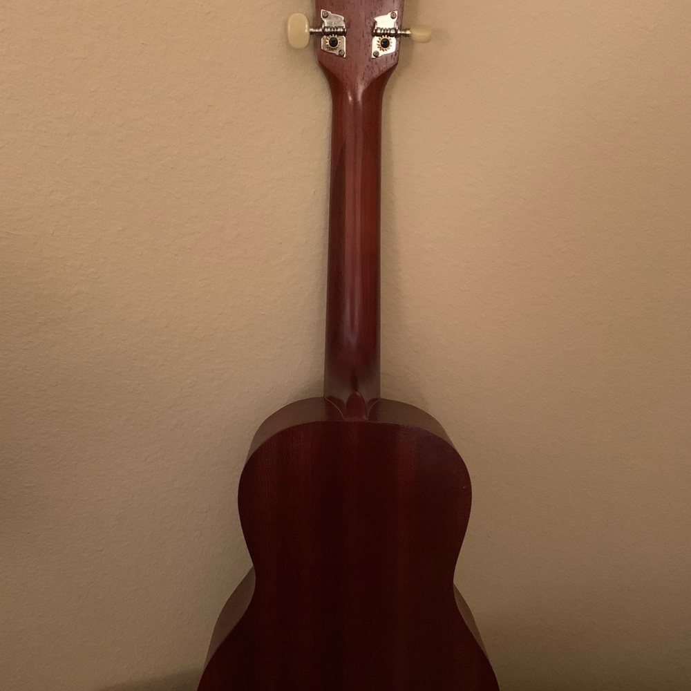 Ukelele- Makaha MK-Concert-Like New-Case-Great gift for a ukelele beginner - Picture 7 of 13